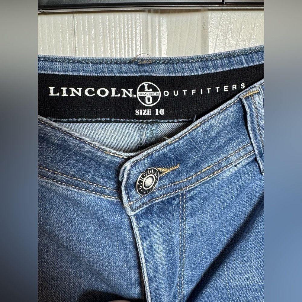 Stylish Blue Flare Women's Jeans by Lincoln Outfitters - Picture 4 of 8